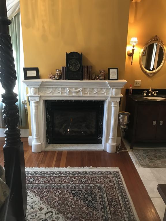 Edgewood Manor Inn Bed And Breakfast Провиденс Экстерьер фото