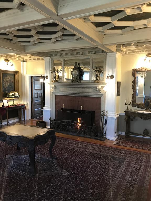 Edgewood Manor Inn Bed And Breakfast Провиденс Экстерьер фото